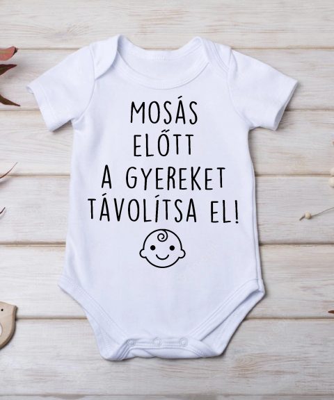 Mosás előtt a gyereket távolítsa el gyerek body