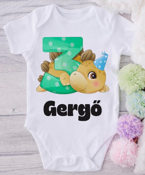Sárga dínós harmadik szülinapos gyerek body saját névvel