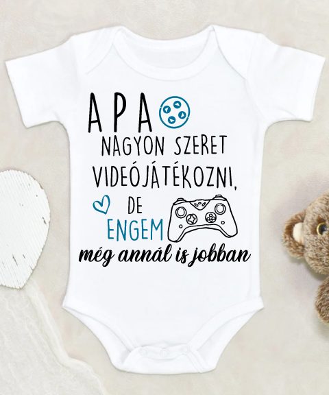 Apa nagyon szeret videójátékozni 2 gyerek body