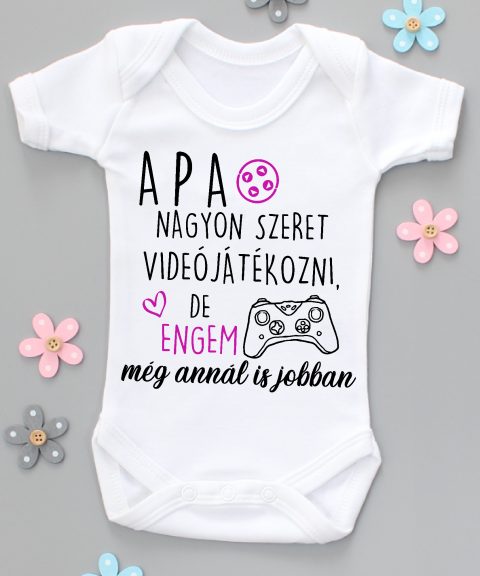 Apa nagyon szeret videójátékozni gyerek body