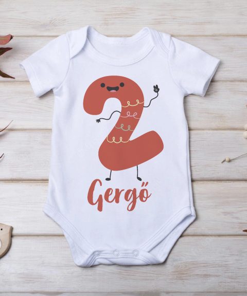 Mosolygó piros második szülinapos gyerek body, saját névvel