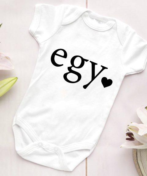 Első szülinapos gyerek body, pici szivecskével