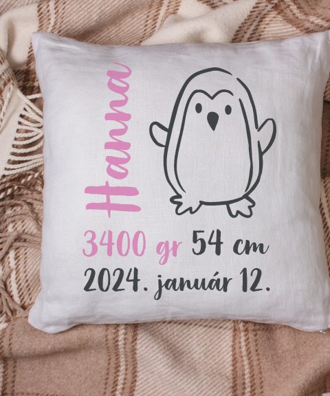 Vonalrajzos pingvin mintás párna, gyermek nevével, születési adataival