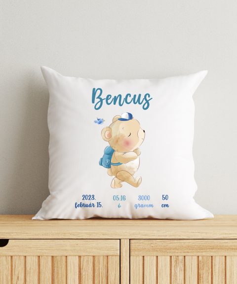 Hátizsákos maci párna, gyermek nevével, születési adataival