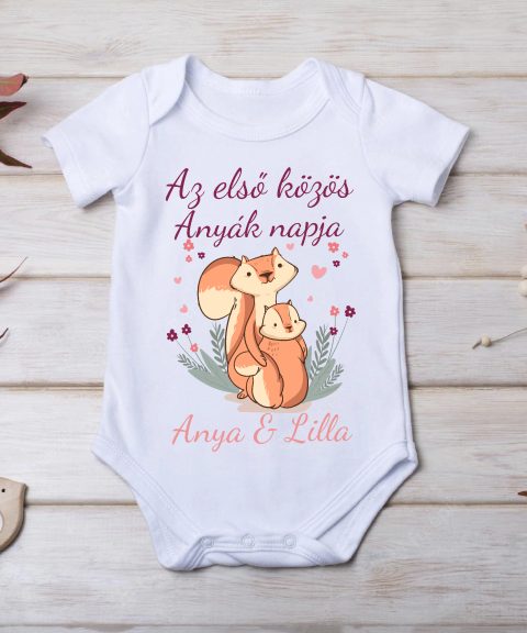 Az első közös anyák napja, mókusos mintával gyerek body