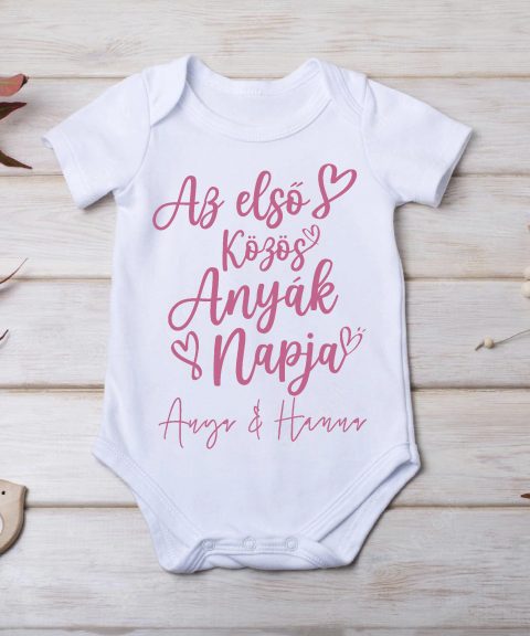Az első közös anyák napja pink feliratos, neves gyerek body