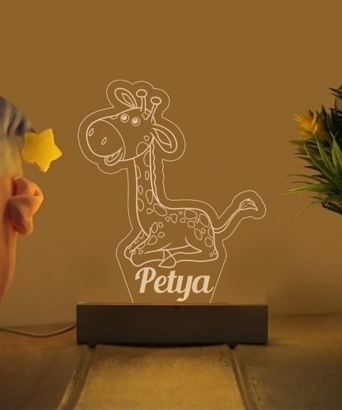 Fekvő zsiráf névre szóló gyerek éjjeli led lámpa