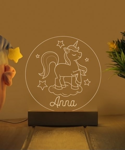 Felhőn sétáló unikornis névre szóló gyerek éjjeli led lámpa