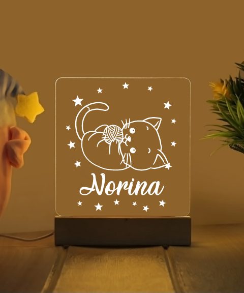 Cica gombolyaggal névre szóló gyerek éjjeli led lámpa