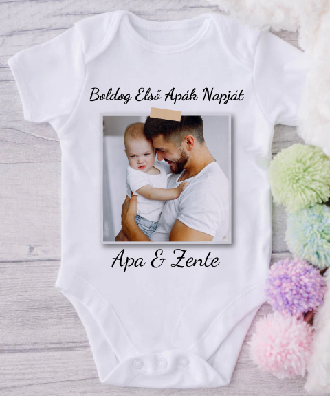 Boldog Első Apák Napját gyerek body, fényképpel, névvel
