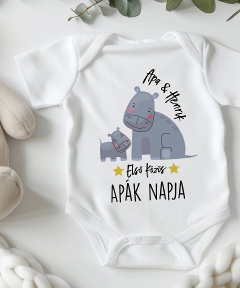 Első közös Apák napja, cuki vízilovakkal, névvel gyerek body