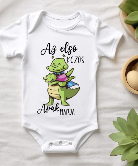 Az első közös Apák napja, cuki krokodilokkal, lányos gyerek body