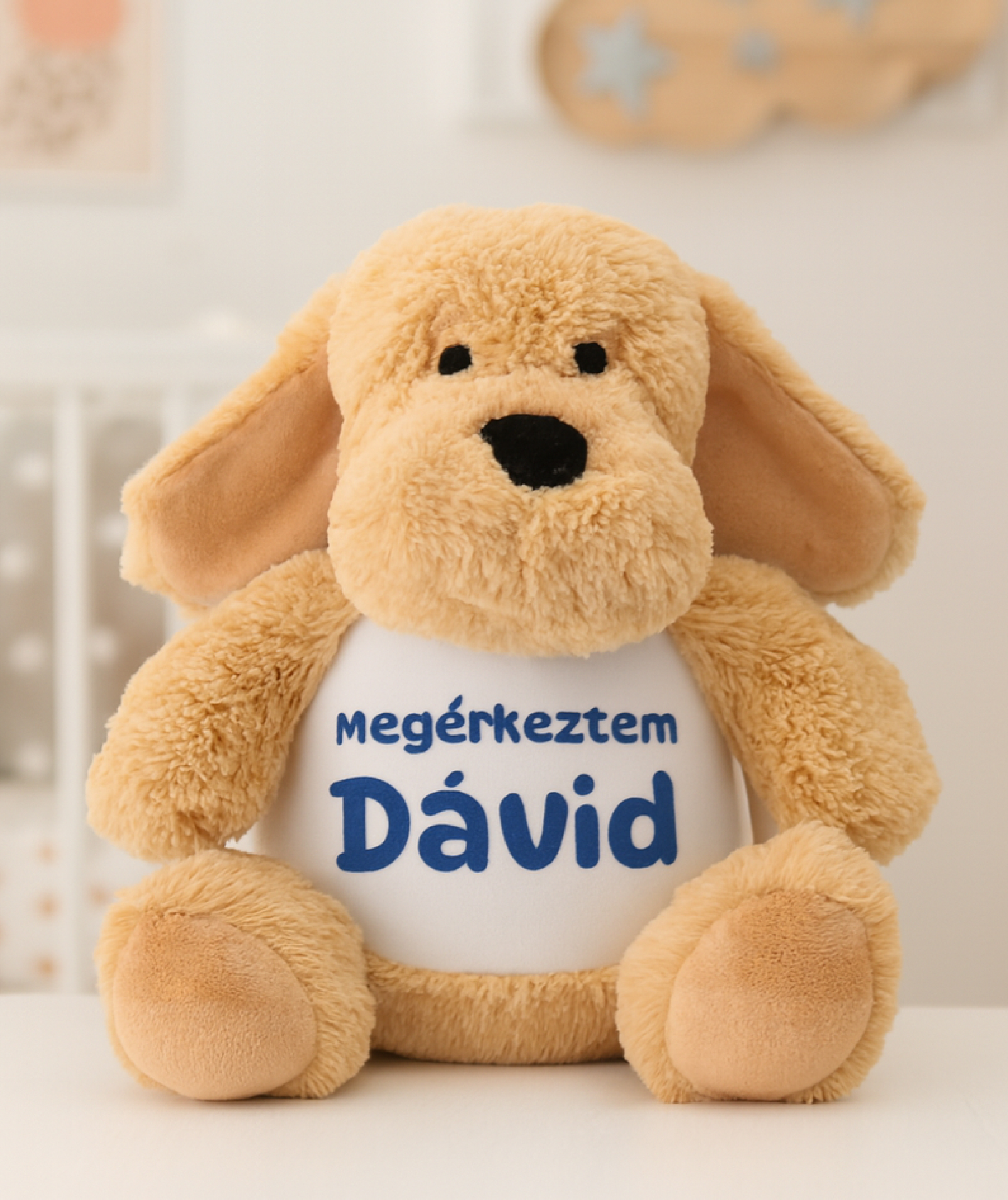 Megérkeztem névre szóló plüss kutya, választható színű szöveggel