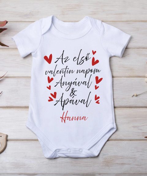 Az első valentin napom anyával és apával gyerek body, névvel, szivecskékkel
