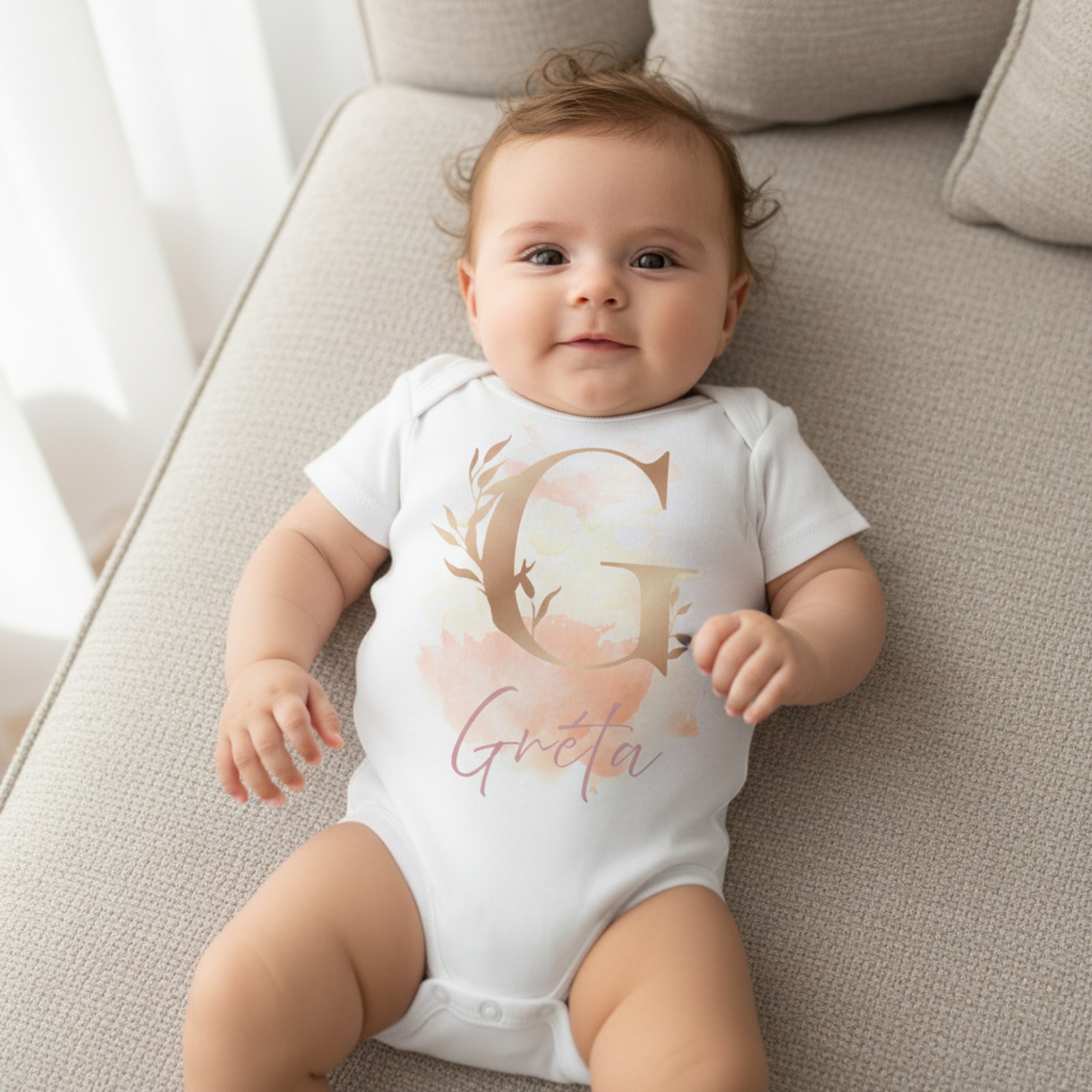Kezdőbetűvel és saját névvel gyerek body