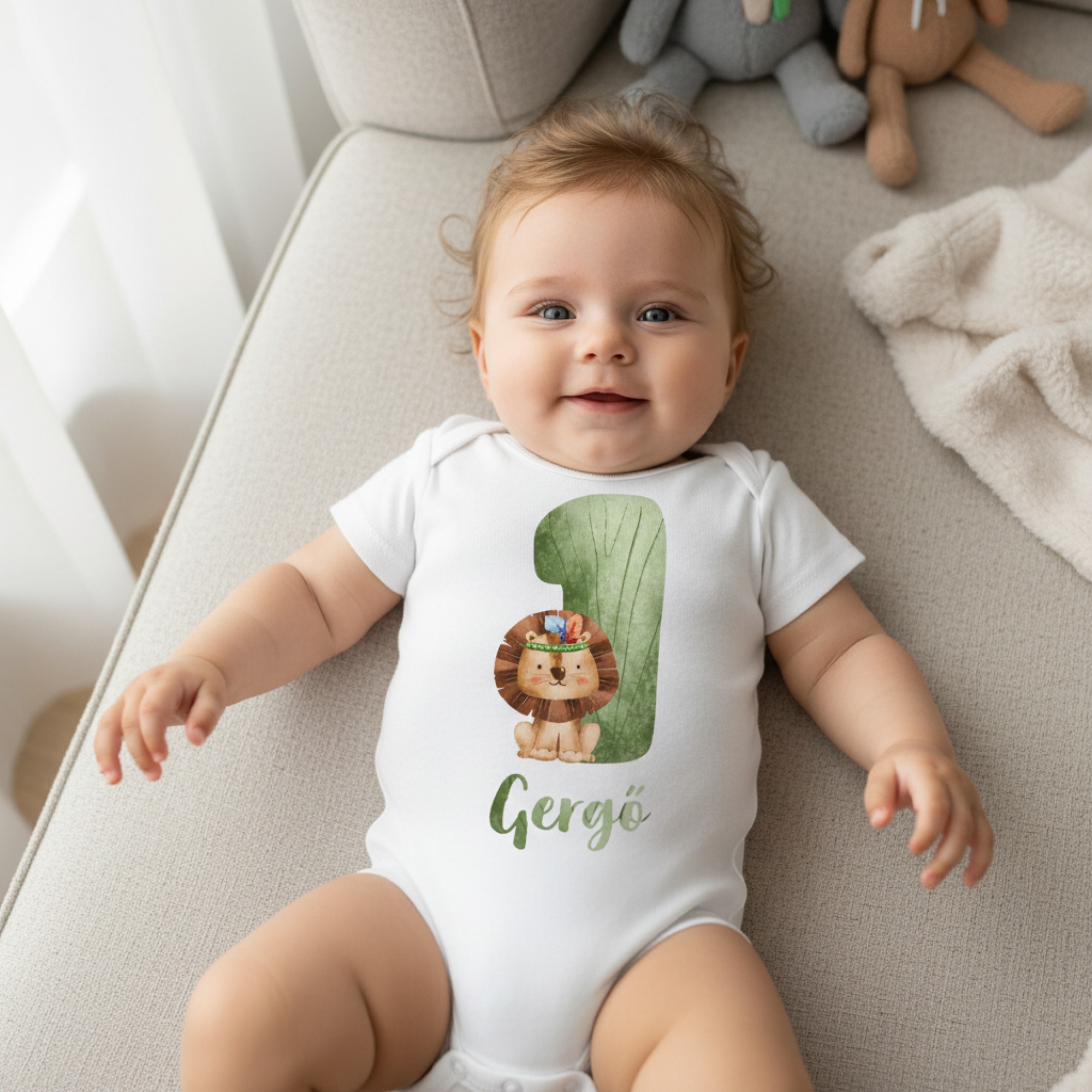 Első szülinapos gyerek body, zöld számmal, oroszlánnal, saját névvel