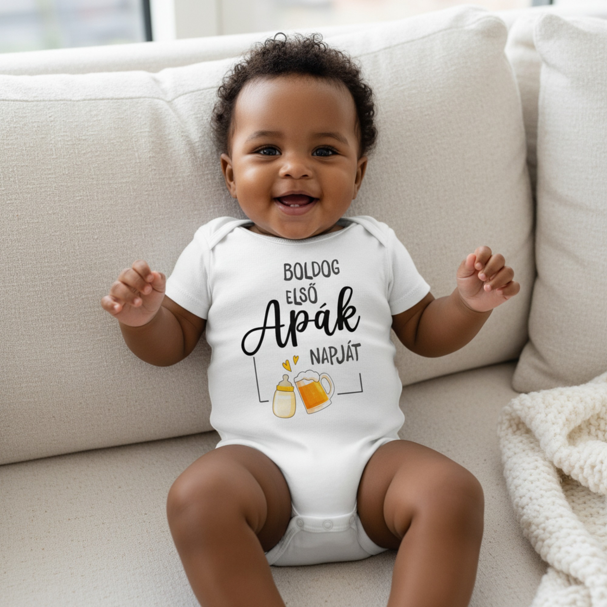 Boldog Első Apák Napját, koccintós gyerek body
