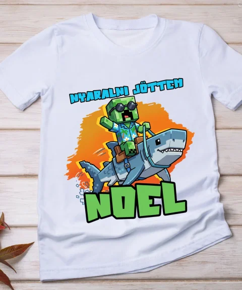 Minecraftos nyaralni jöttem póló, cápával és névvel
