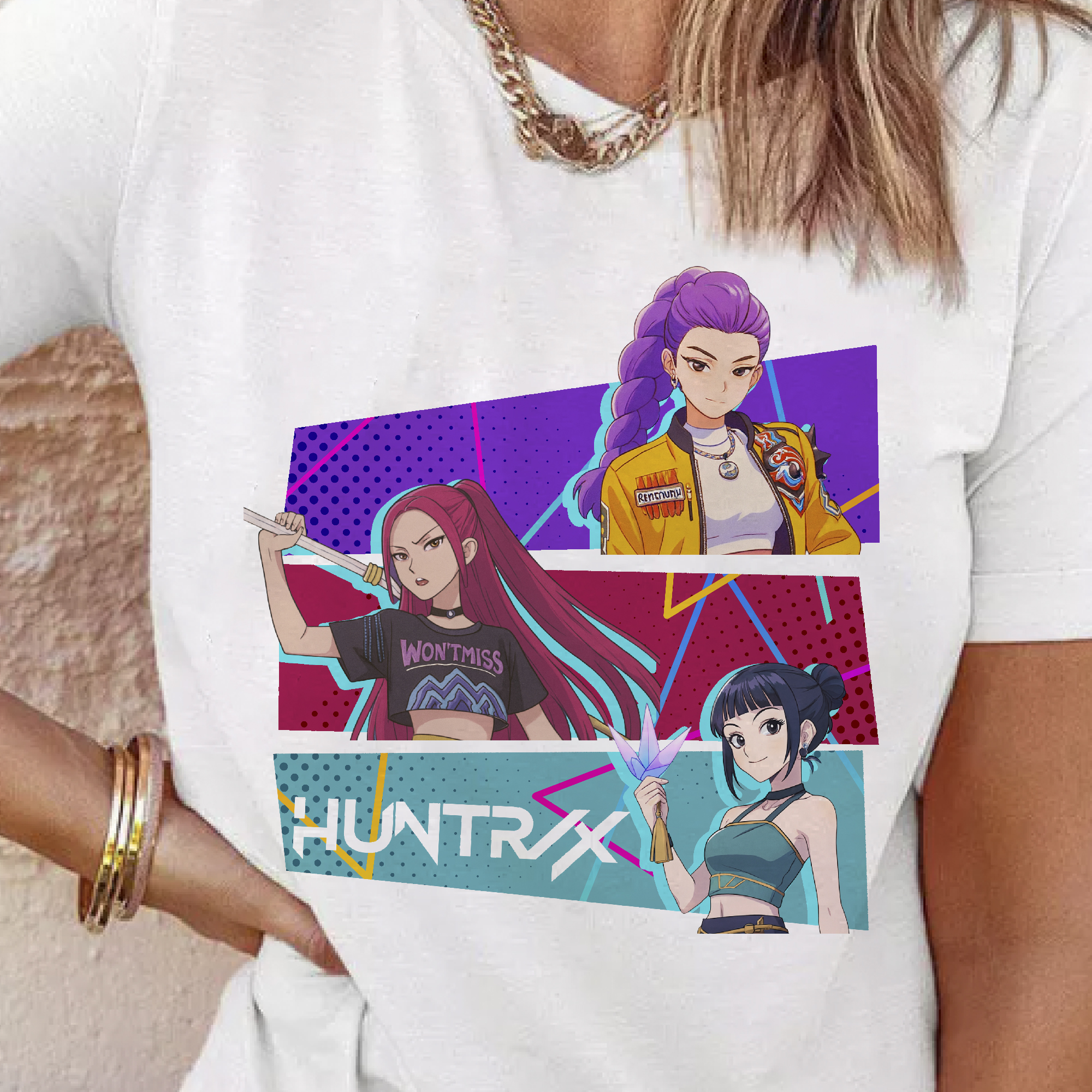 Huntrix póló, képregényes stílusban