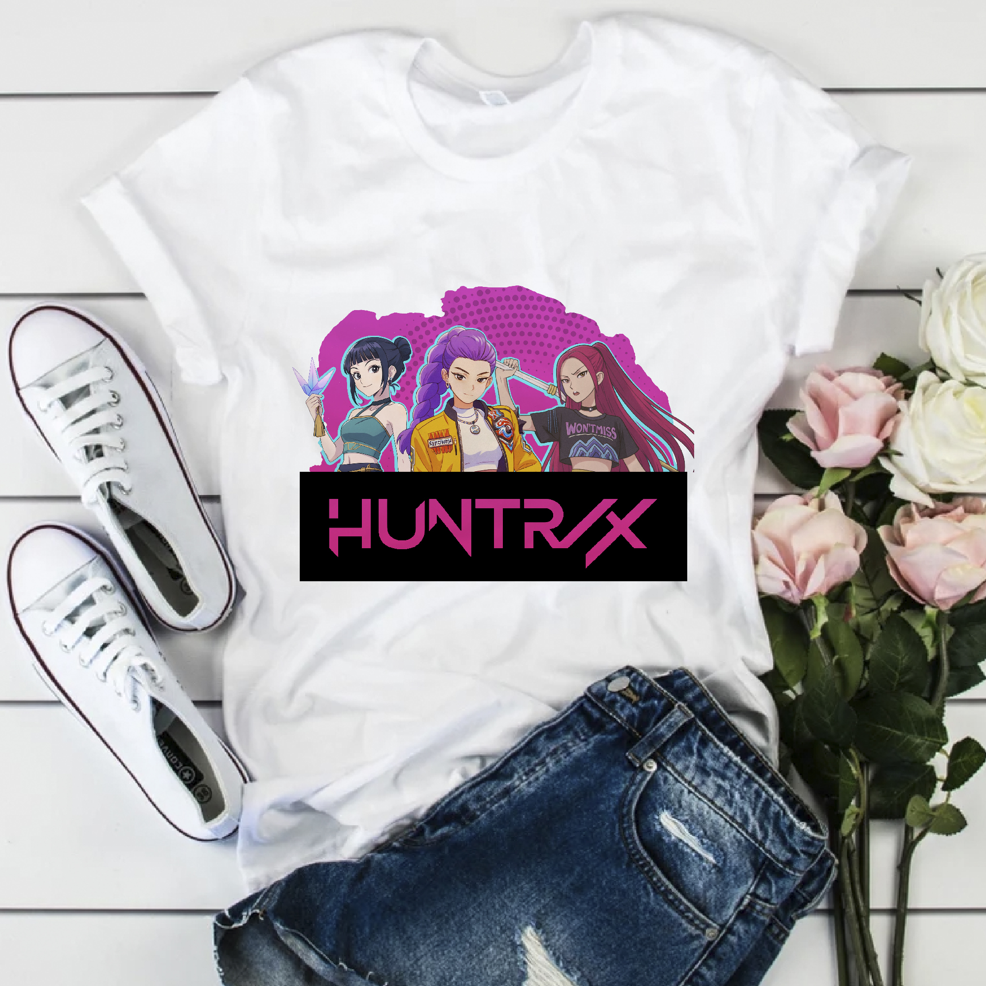Huntrix póló, pink háttérrel