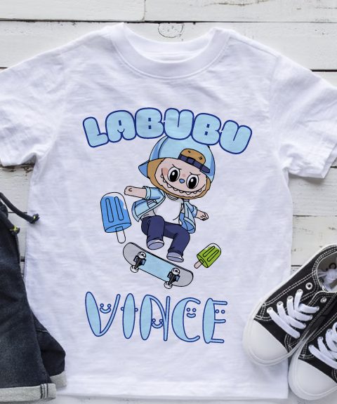 Gördeszkás Labubus póló, névvel